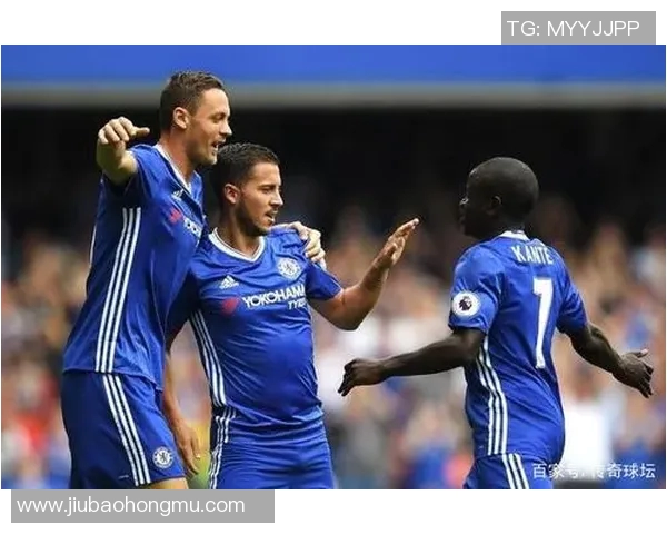 瘦小足球明星的传奇故事与成就揭秘，谁是球场上的小巨人