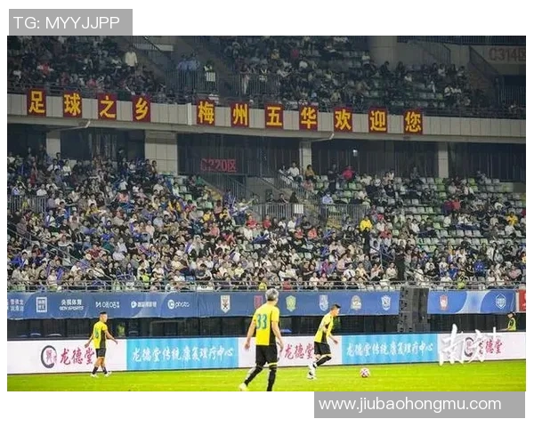 乔治与足球明星们的精彩合影展现了他们的友谊与激情 乔治与足球明星们的精彩合影展现了他们的友谊与激情