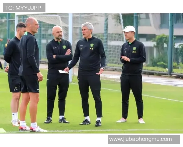 国外足球明星热身训练展现控球技巧与团队配合的精彩瞬间 国外足球明星热身训练展现控球技巧与团队配合的精彩瞬间